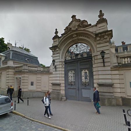 Студия С Дизайнерским Ремонтом リヴィウ エクステリア 写真